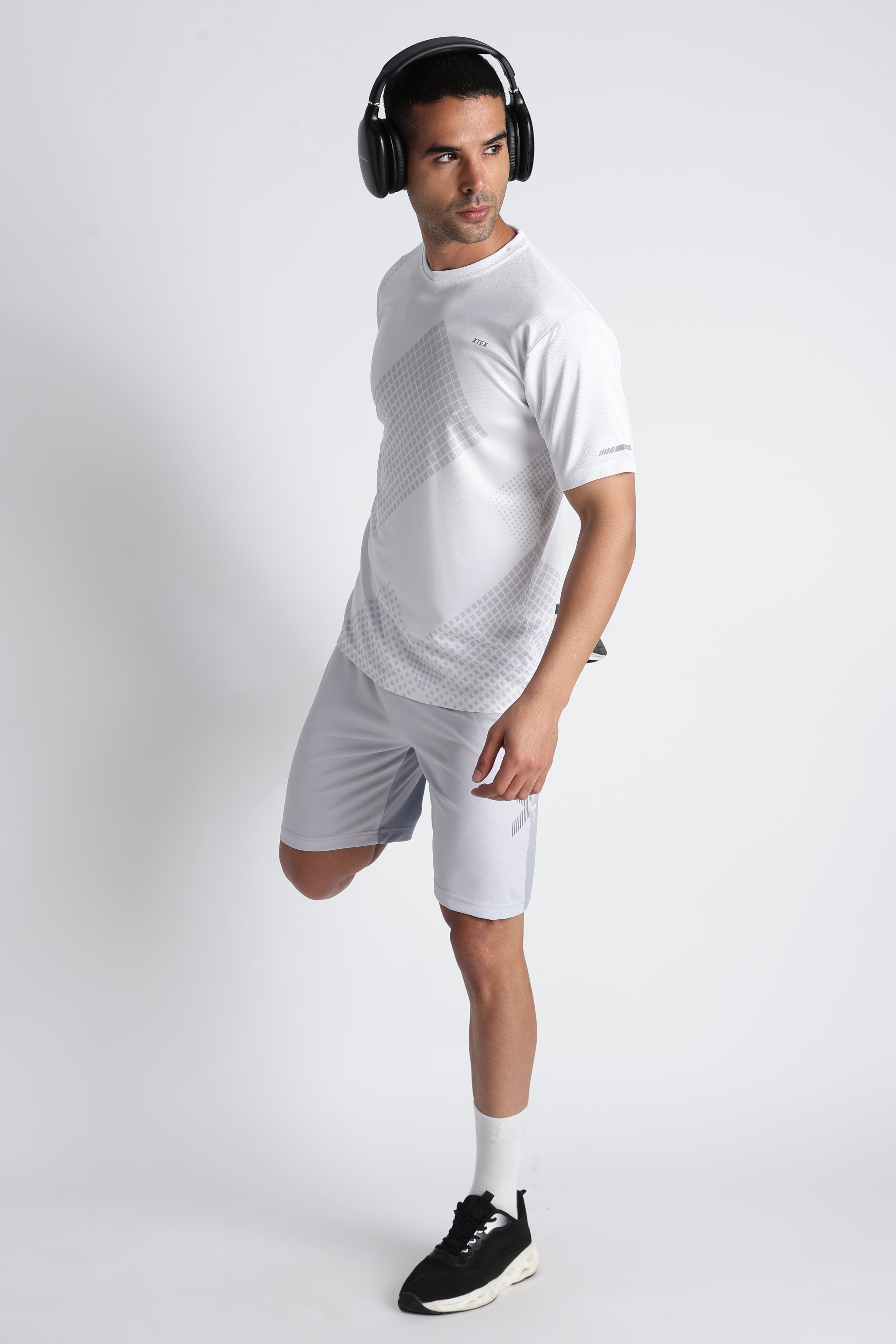 XTEX White Performance T‑Shirt with Gray Diamond‑Grid Pattern