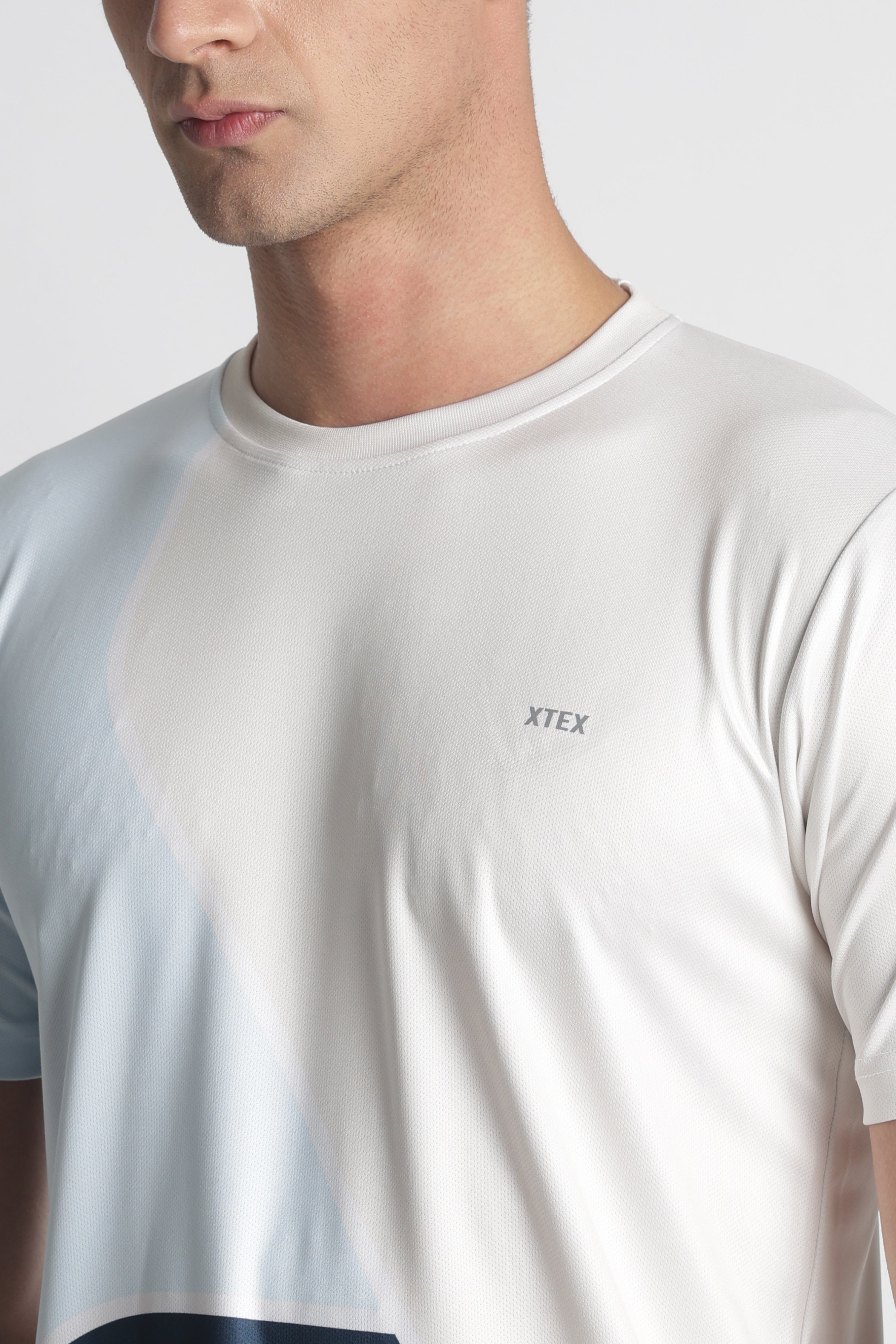 White & Blue Colorblock Athletic Jersey – Breathable Activewear | Xtex