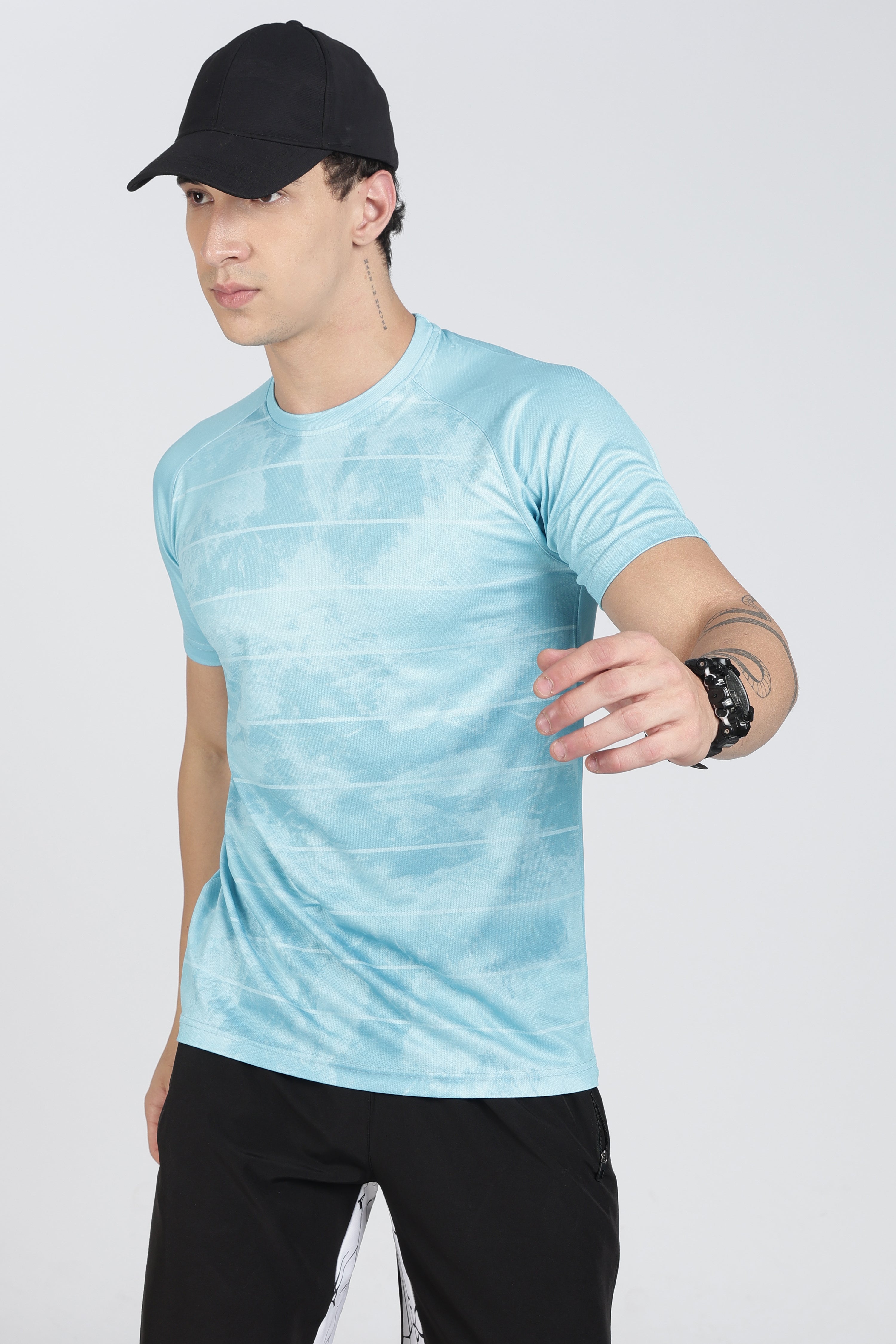 Sky‑Blue Tie‑Dye Striped Tee – Breathable Cloud‑Gradient Athletic Shirt