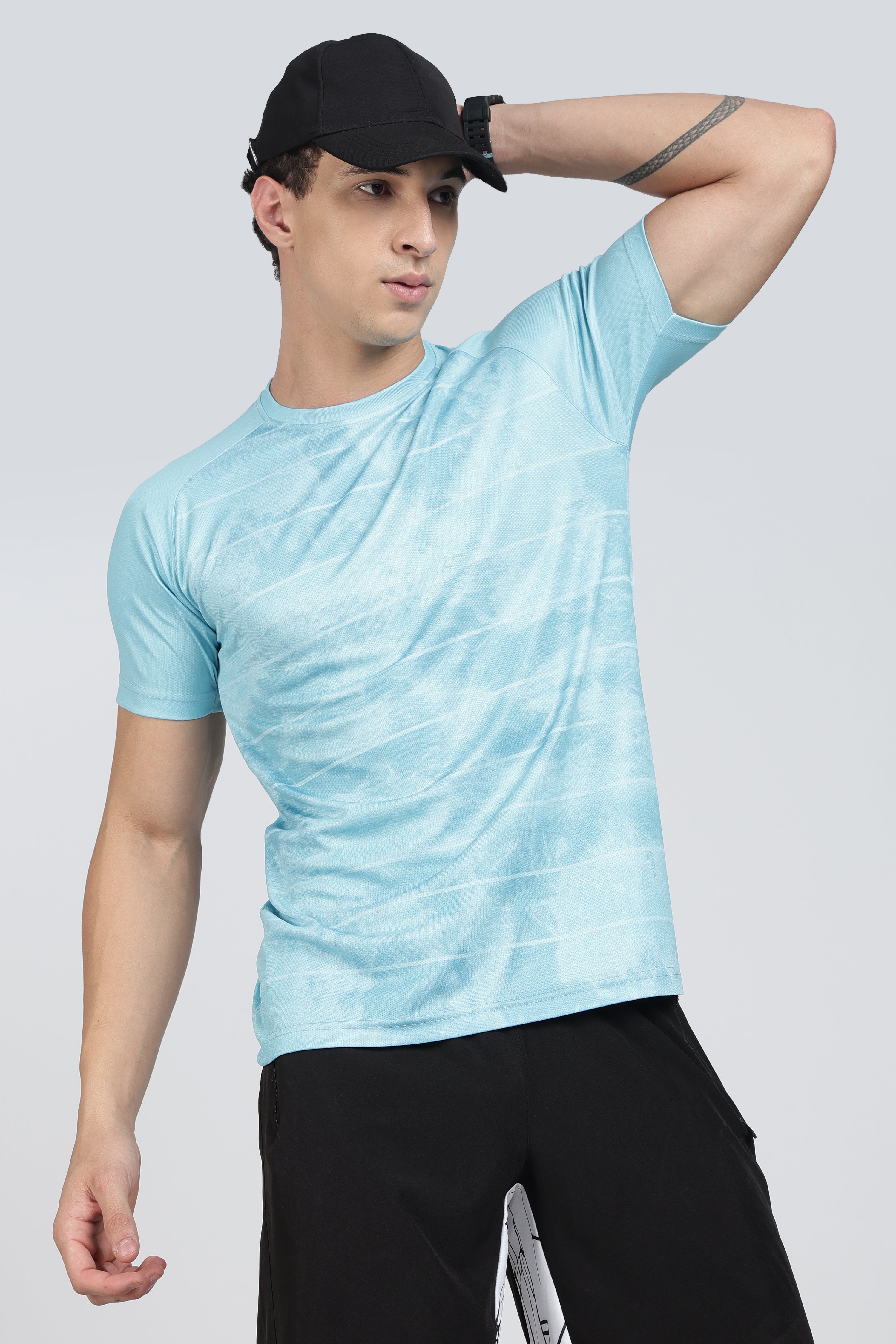 Sky‑Blue Tie‑Dye Striped Tee – Breathable Cloud‑Gradient Athletic Shirt