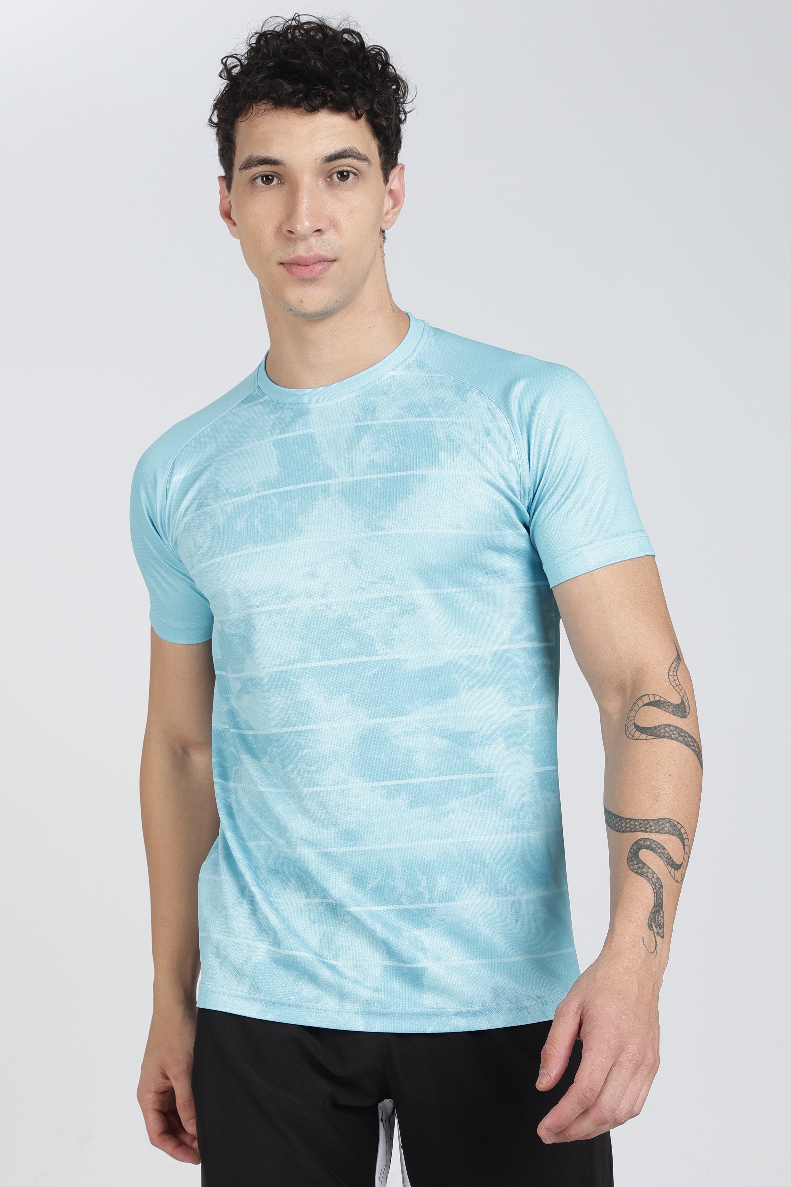 Sky‑Blue Tie‑Dye Striped Tee – Breathable Cloud‑Gradient Athletic Shirt