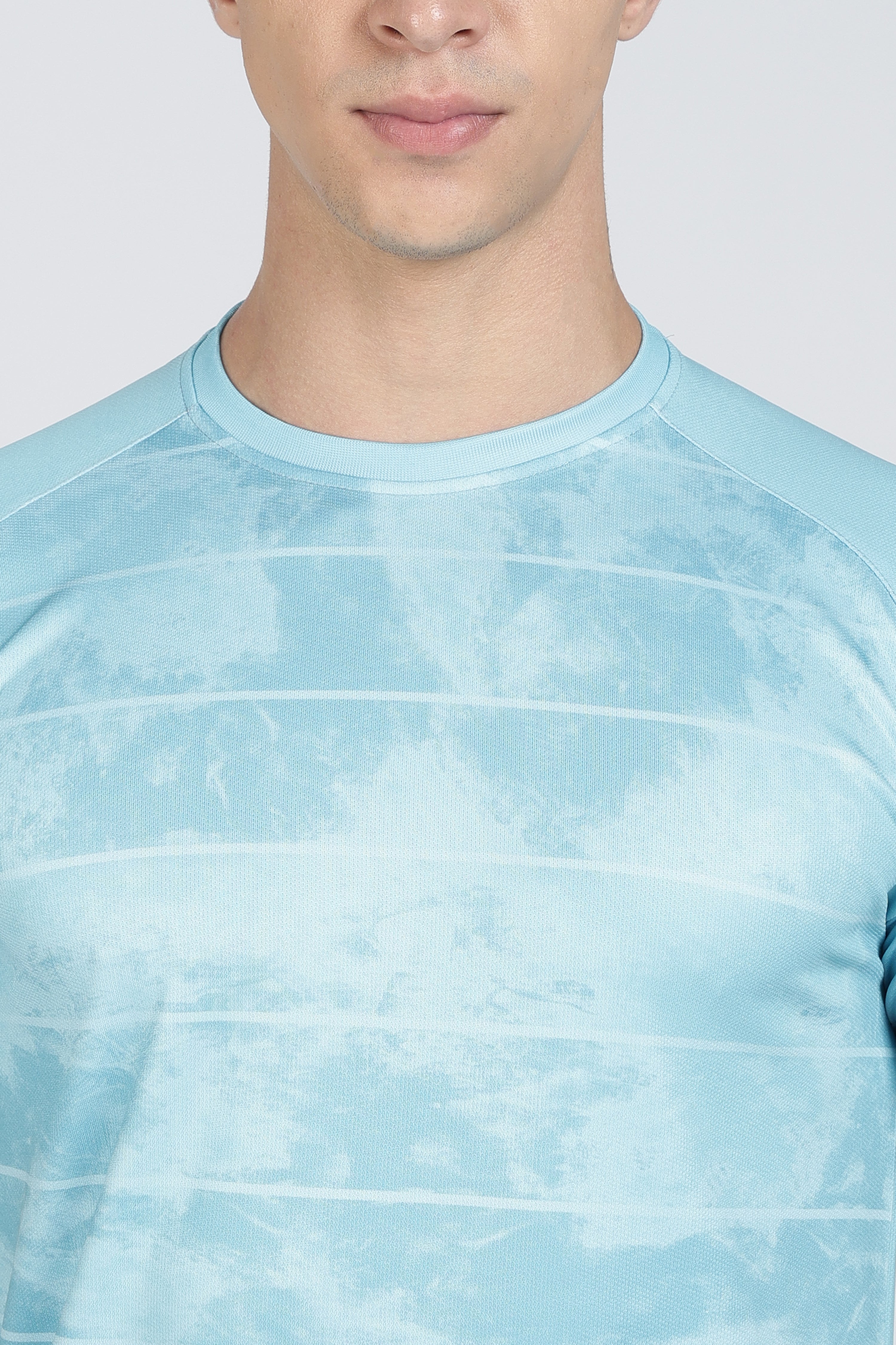 Sky‑Blue Tie‑Dye Striped Tee – Breathable Cloud‑Gradient Athletic Shirt