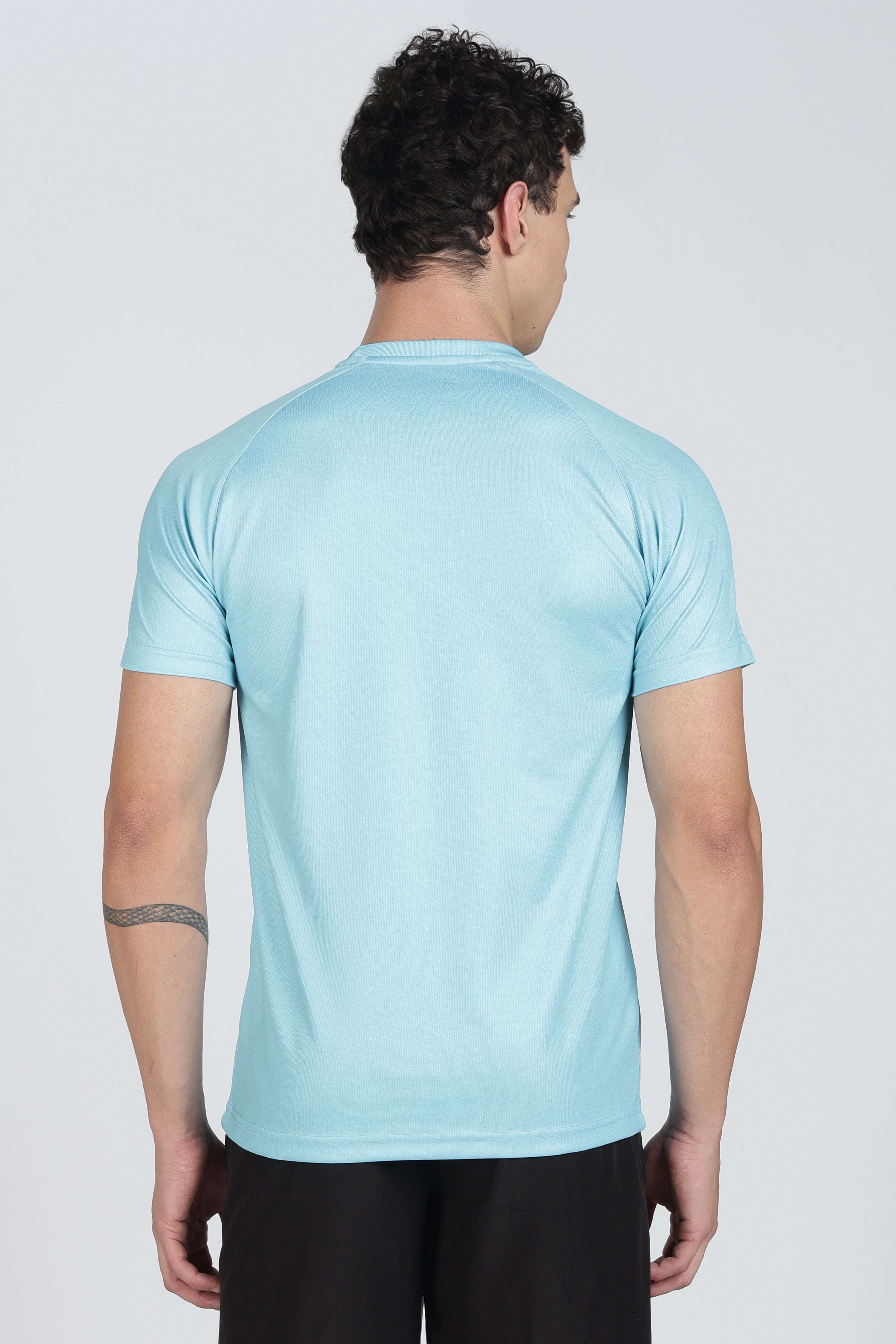 Sky‑Blue Tie‑Dye Striped Tee – Breathable Cloud‑Gradient Athletic Shirt