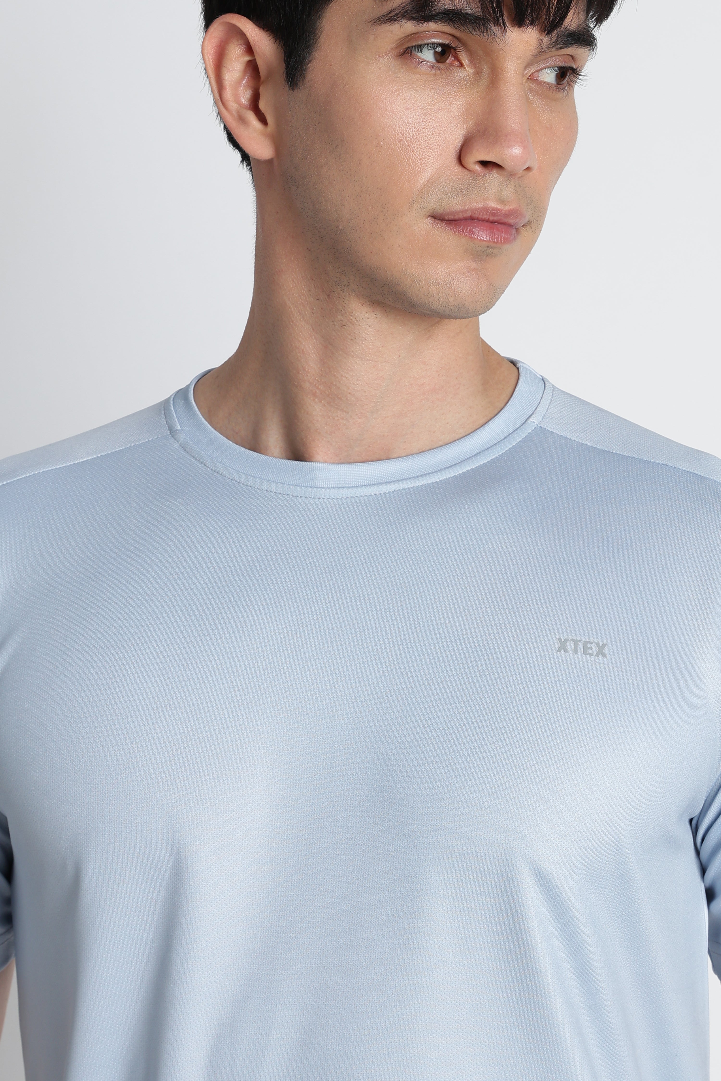 Powder Blue Seamless Jersey Tee – Breathable Athleisure Shirt
