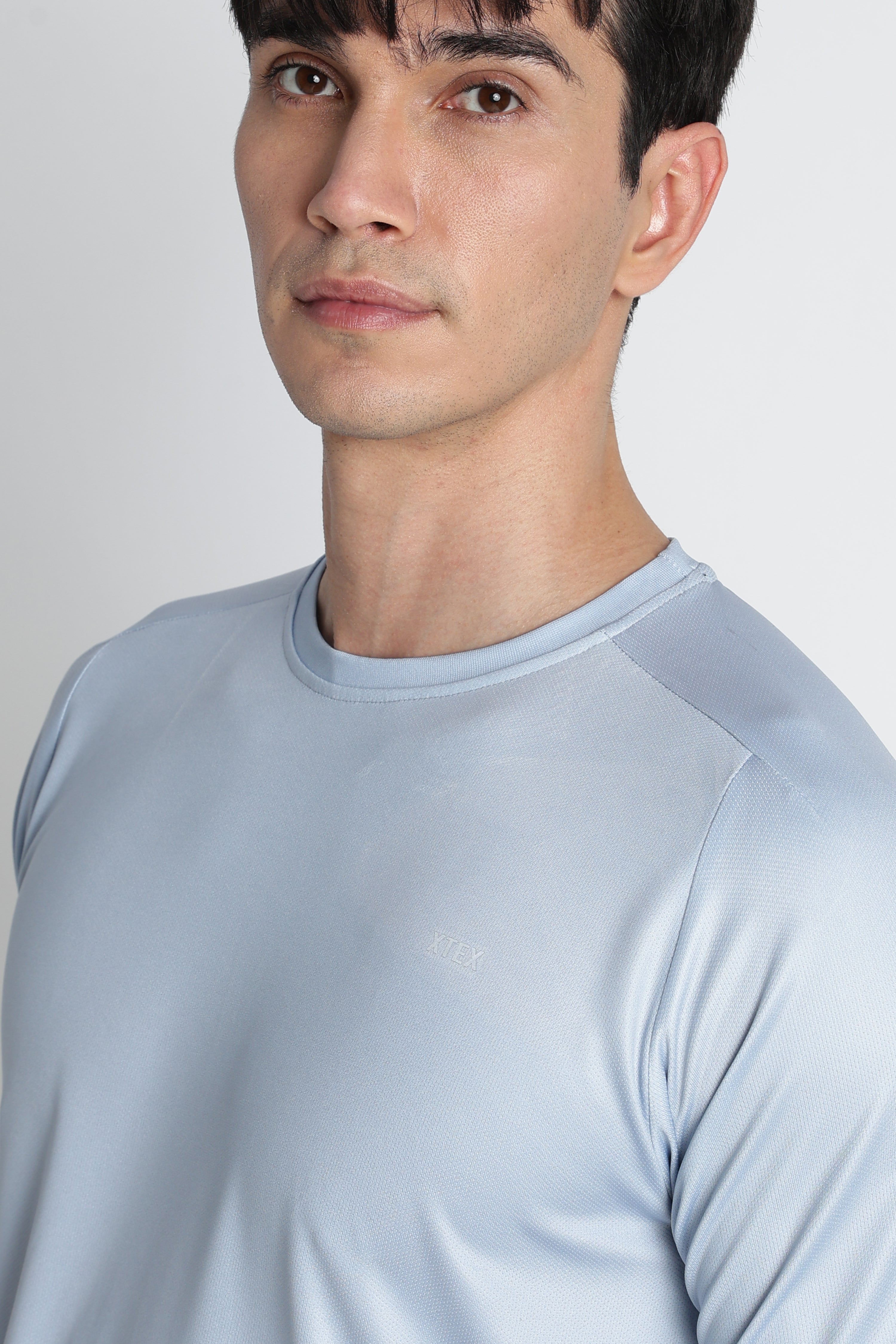 Powder Blue Seamless Jersey Tee – Breathable Athleisure Shirt