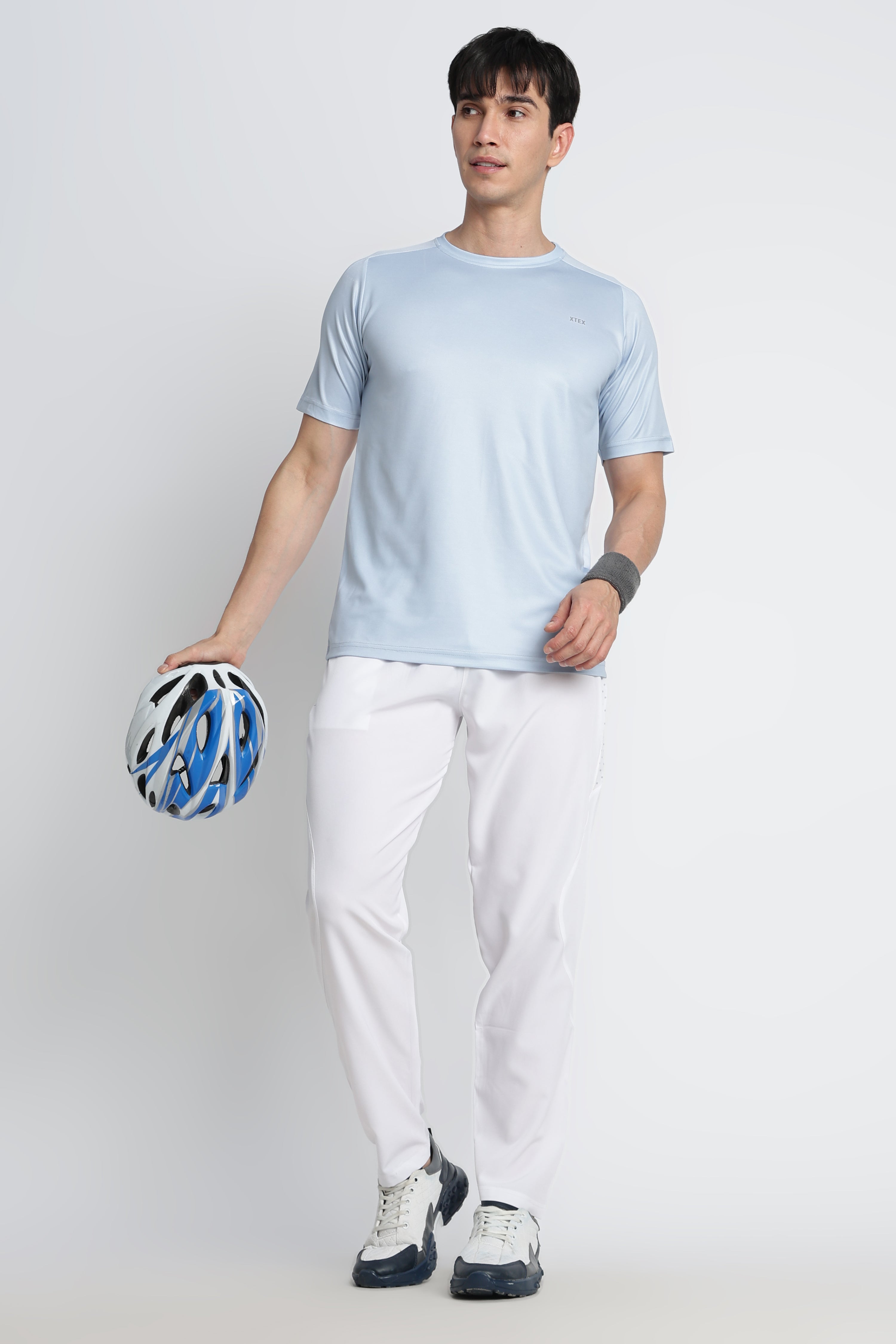 Powder Blue Seamless Jersey Tee – Breathable Athleisure Shirt