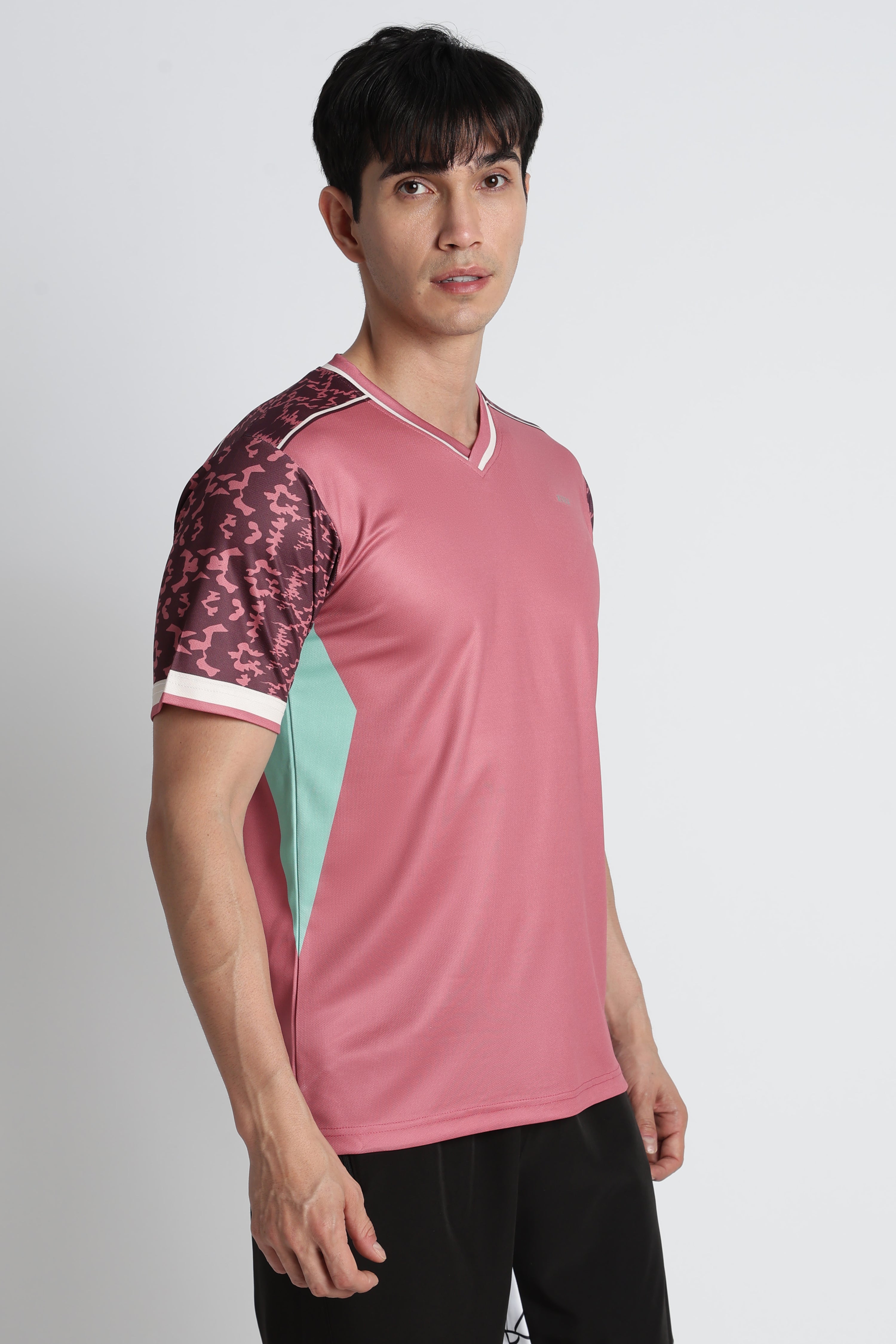 Pink Moisture‑Wicking Gym Tee – V‑Neck Active Jersey with Camo Shoulder Panels