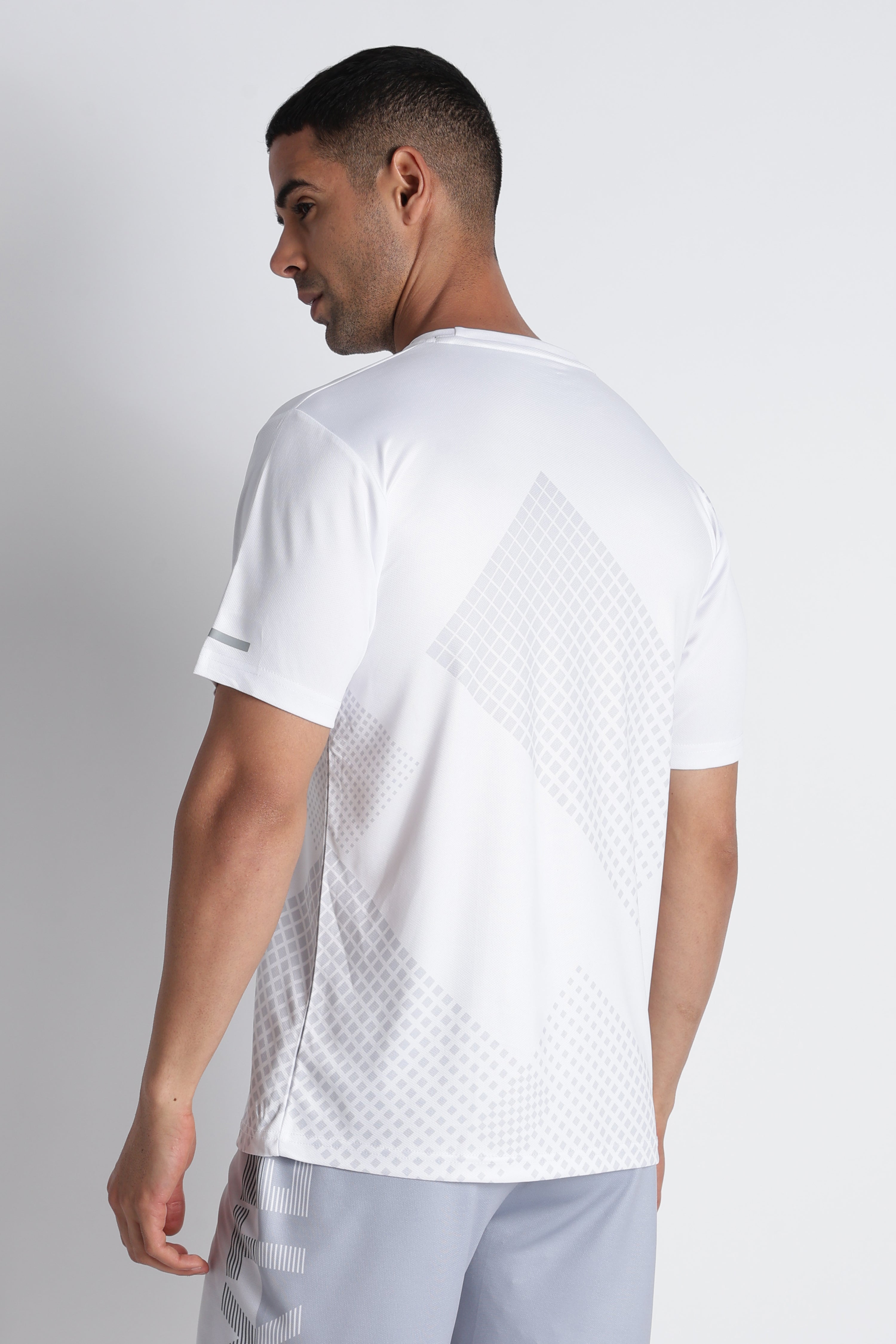 XTEX White Performance T‑Shirt with Gray Diamond‑Grid Pattern