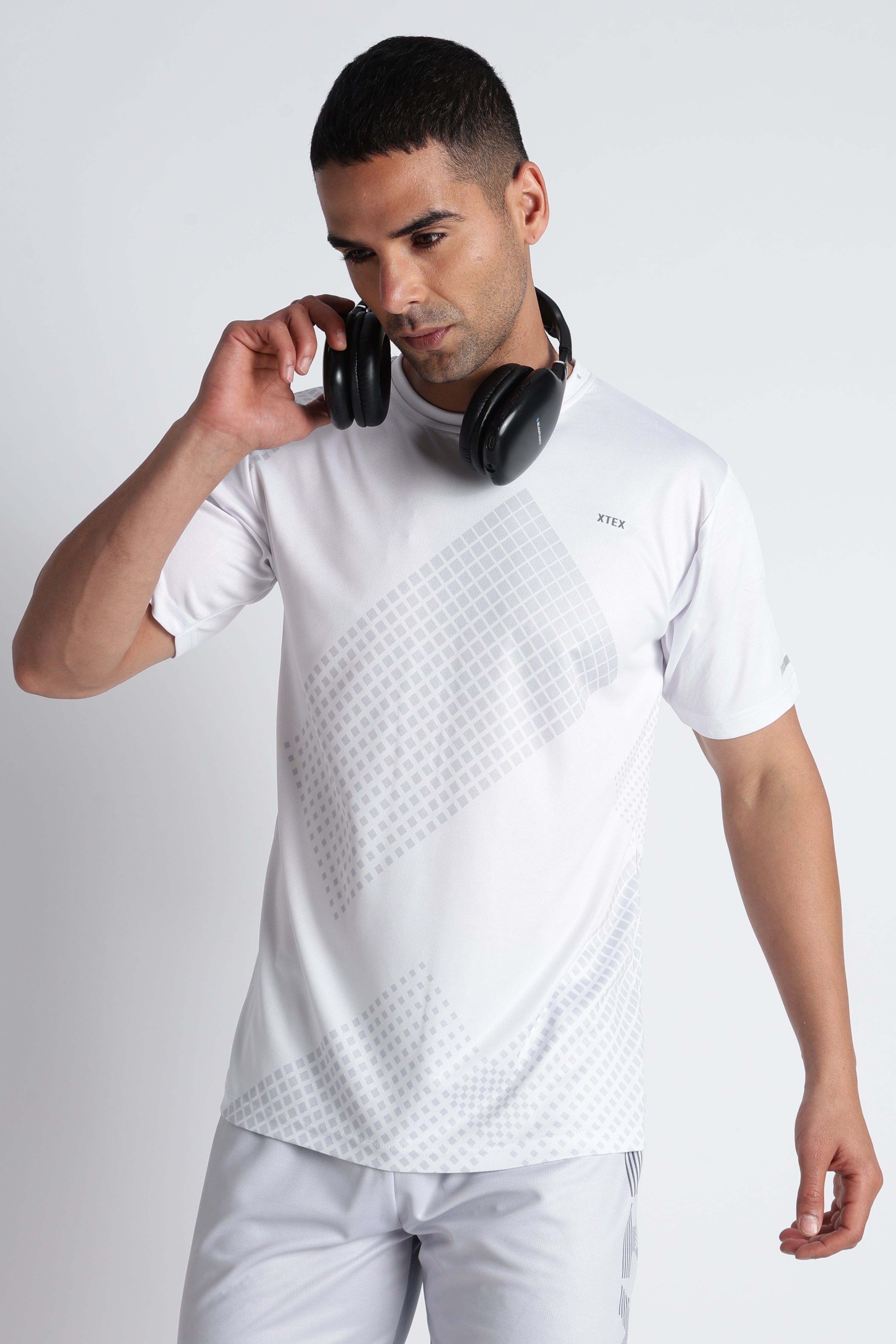 XTEX White Performance T‑Shirt with Gray Diamond‑Grid Pattern