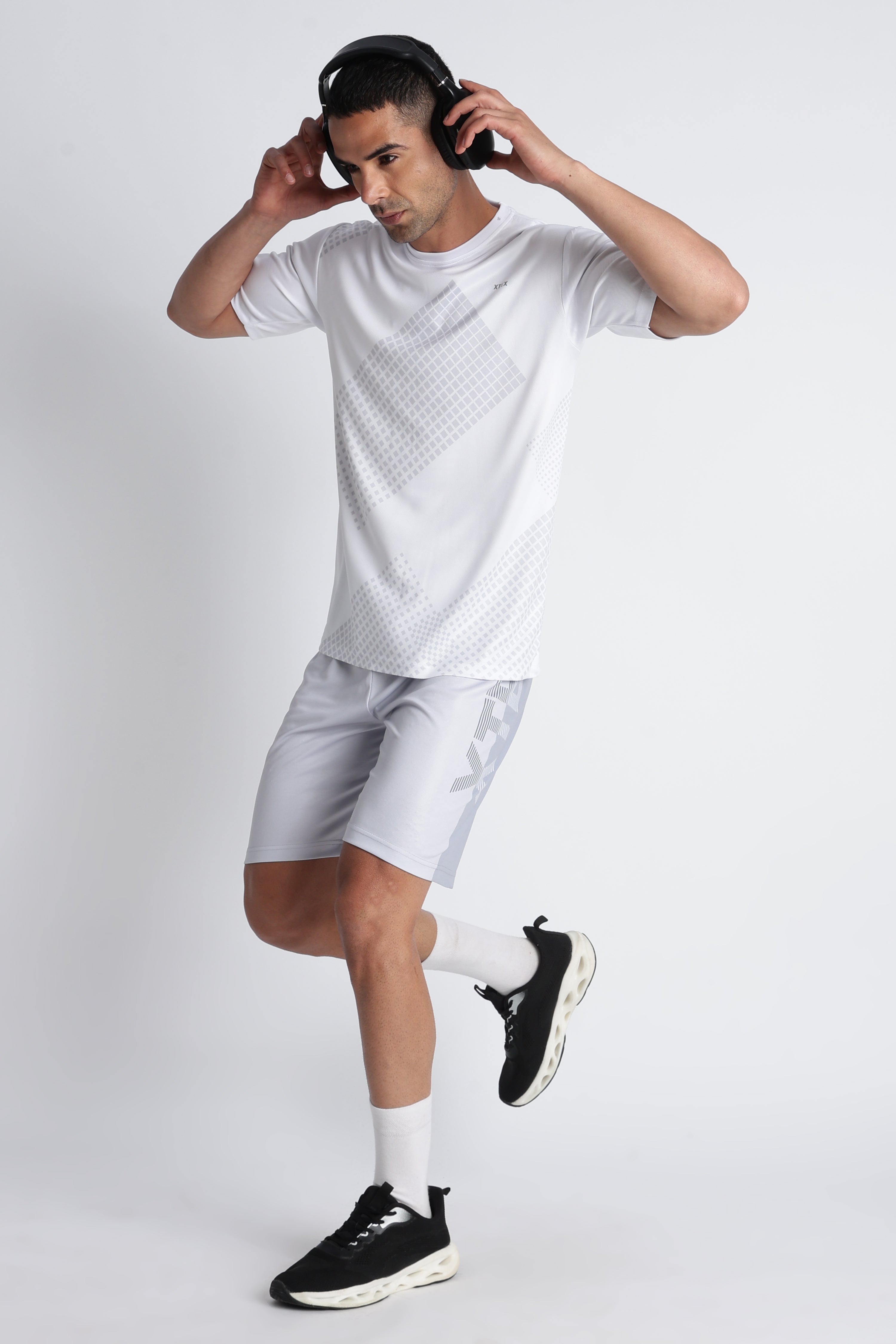 XTEX White Performance T‑Shirt with Gray Diamond‑Grid Pattern
