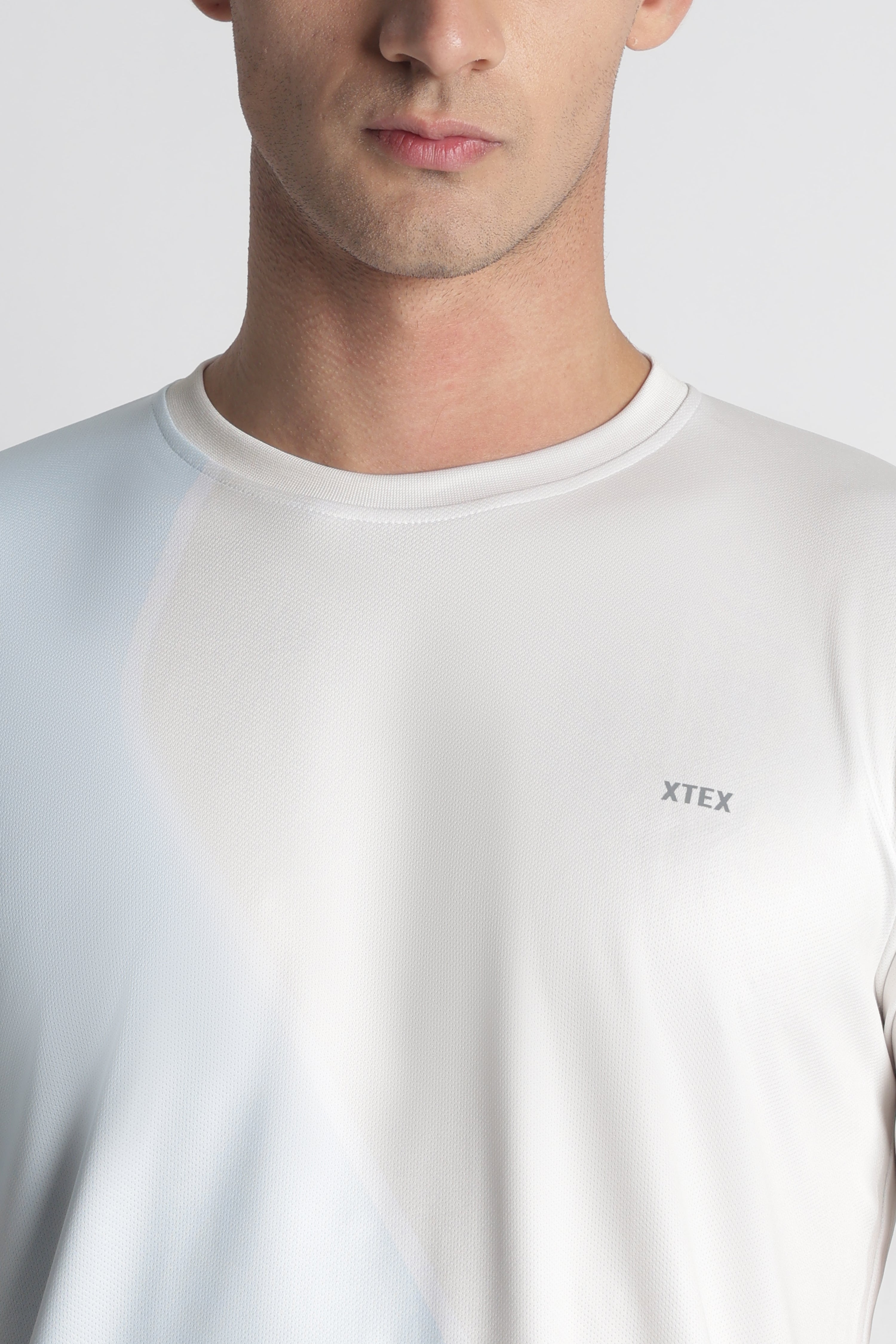 White & Blue Colorblock Athletic Jersey – Breathable Activewear | Xtex