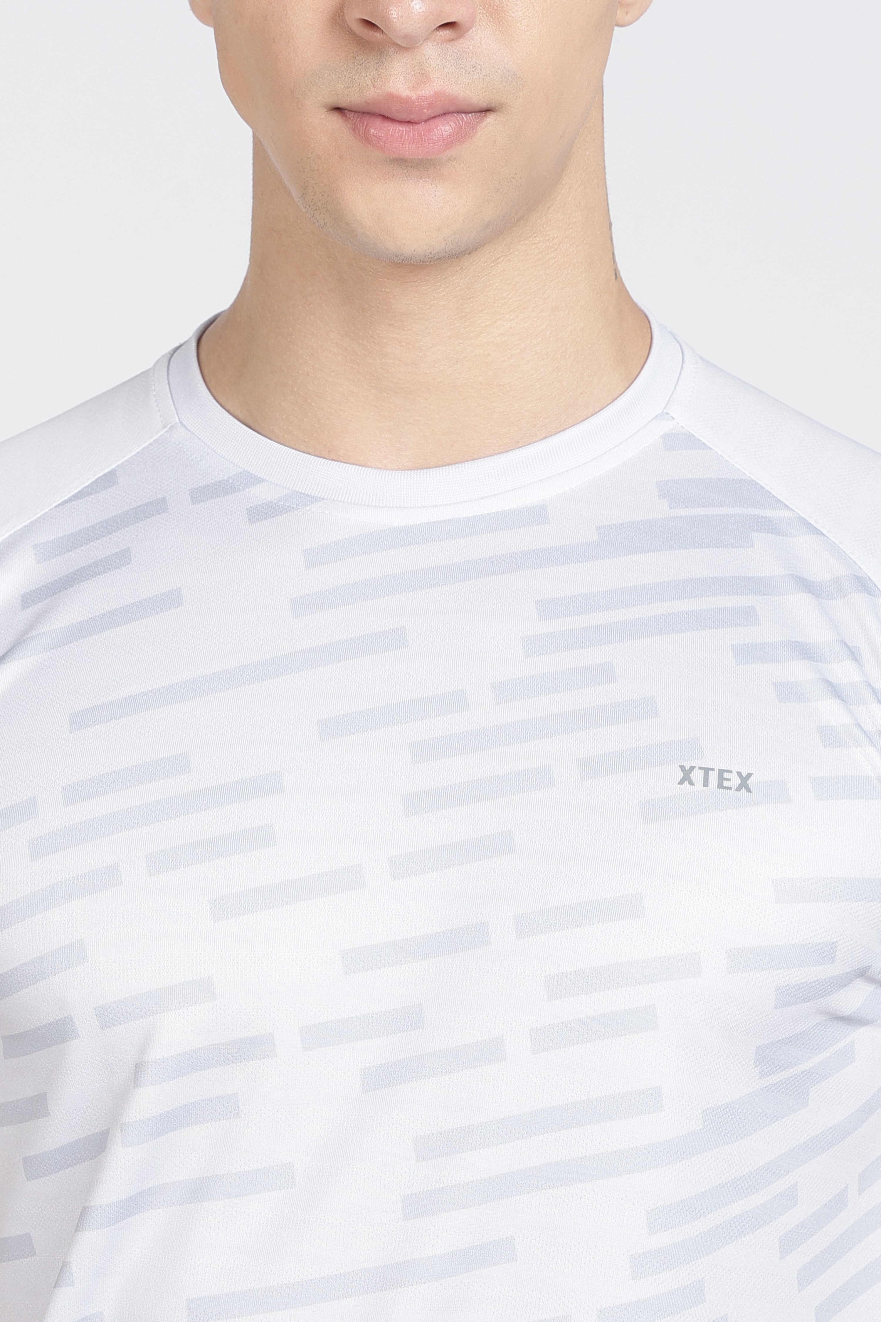 XTEX Silver-Shimmer Performance Jersey – Sporty Athletic Tee