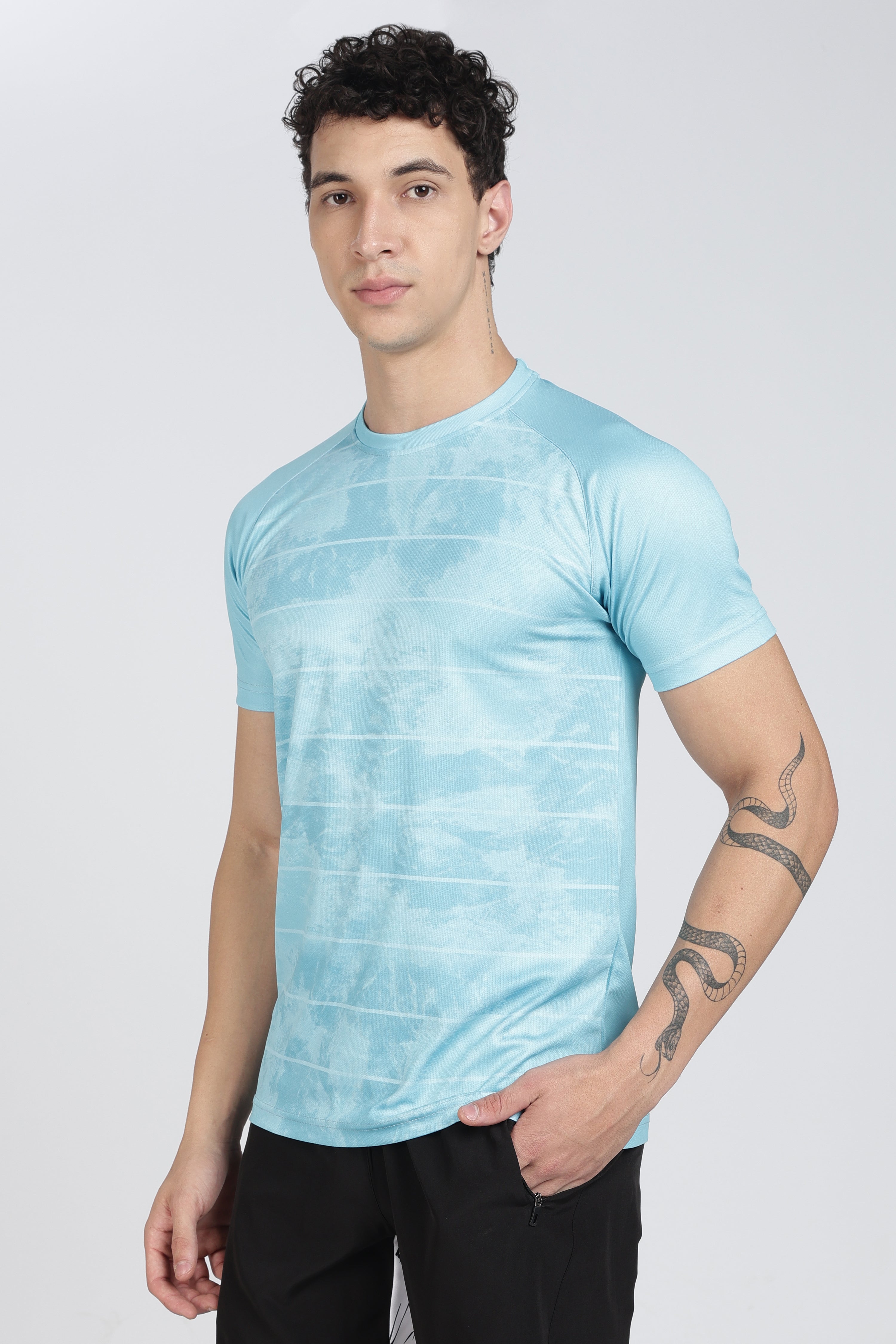 Sky‑Blue Tie‑Dye Striped Tee – Breathable Cloud‑Gradient Athletic Shirt