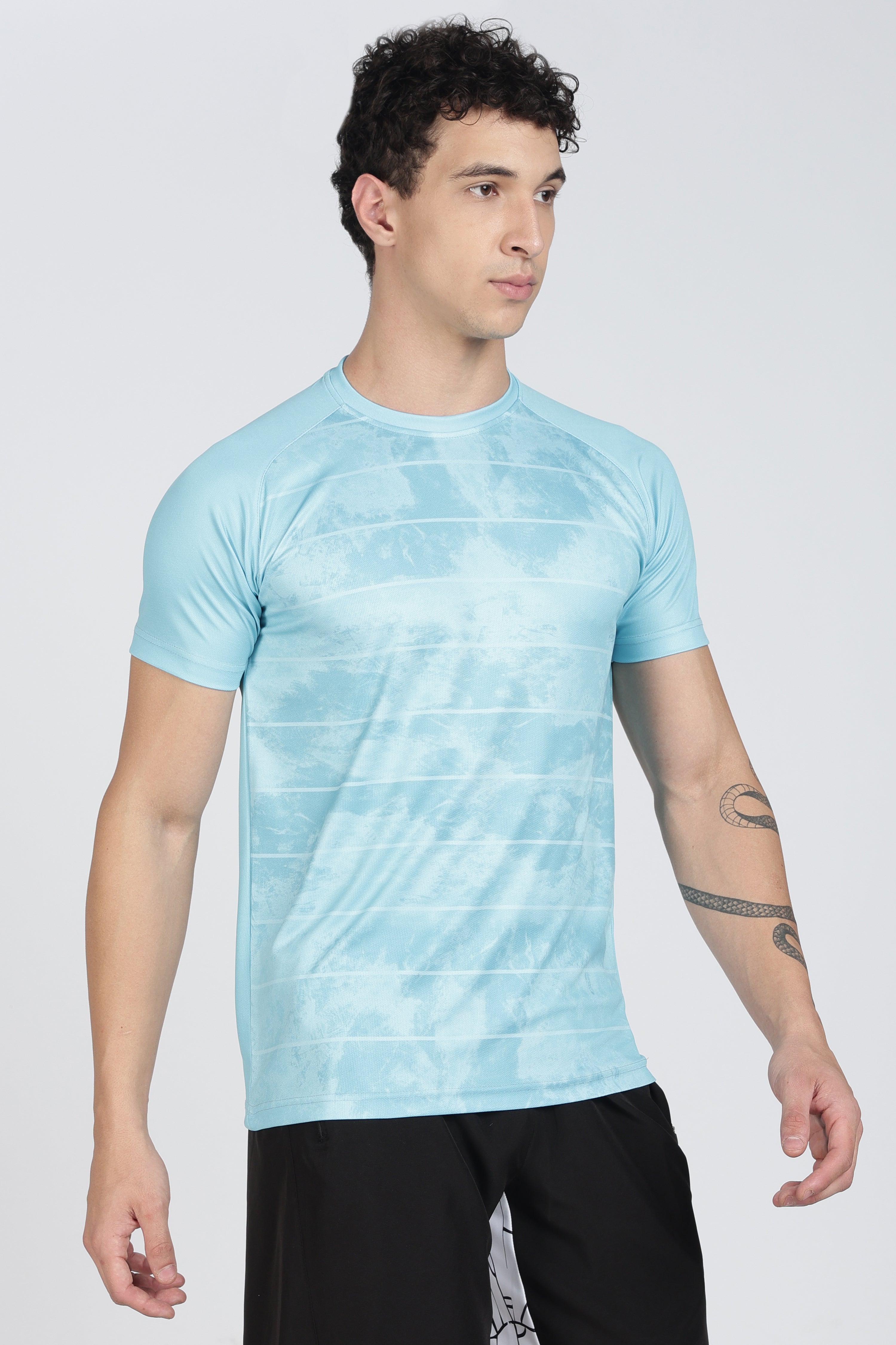 Sky‑Blue Tie‑Dye Striped Tee – Breathable Cloud‑Gradient Athletic Shirt