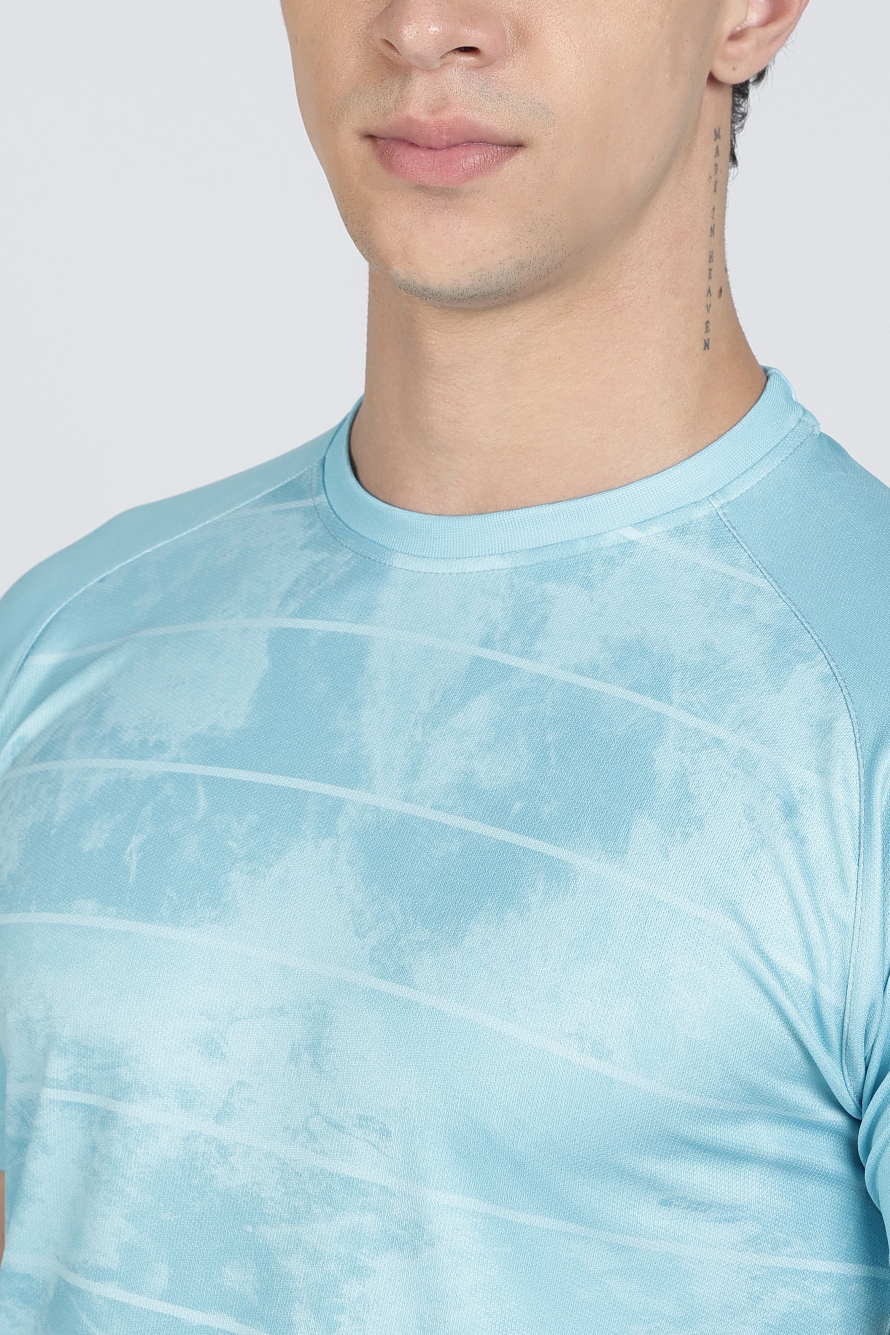 Sky‑Blue Tie‑Dye Striped Tee – Breathable Cloud‑Gradient Athletic Shirt